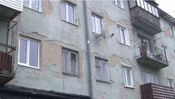 Лучани скаржаться на плісняву та тріщини в будинку: що кажуть комунальники (відео)