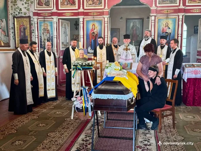 Захищав Україну з 2014 року: на Волині попрощалися з Героєм Марком Разумовським (фото)