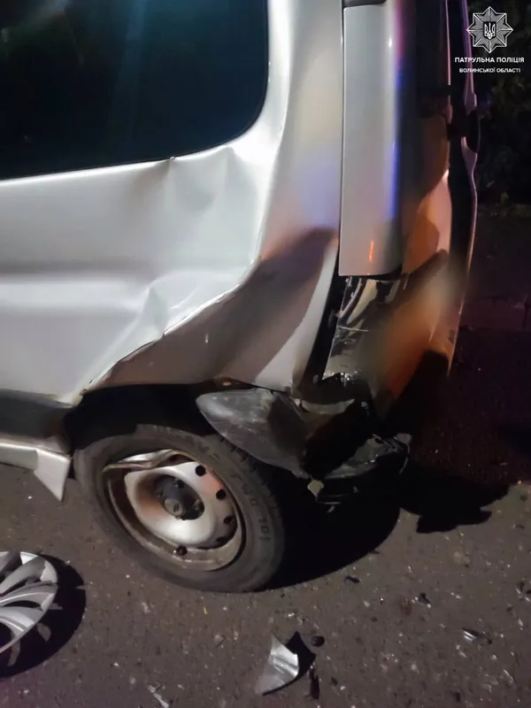 У Луцьку п'яний на Opel влетів в припаркований Citroen (фото)