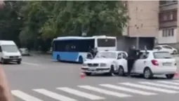 У Луцьку на проспекті Відродження зіткнулись два легковики (відео)