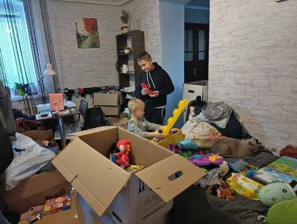 Багатодітна родина погорільців із Волині шукає нове житло