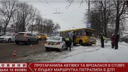 У Луцьку маршрутка з пасажирами влетіла у дерево (відео)
