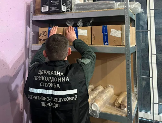 Волинські прикордонники викрили канал незаконного продажу «електронок» (фото)