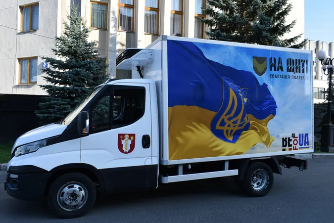 У Луцьку благодійники передали місії «На щиті» нове авто (фото)