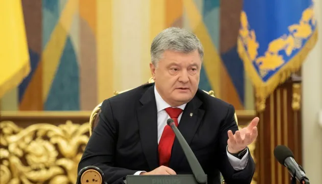 Порошенко пропонує запровадити воєнний стан на місяць