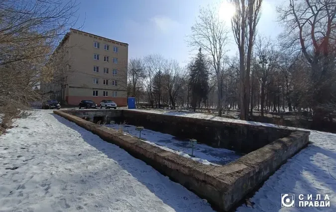 Фонтан на вулиці Глушець, 37а