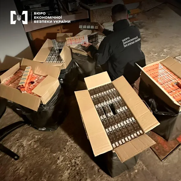 У двох волинянок конфіскували тисячі пачок сигарет та сотні літрів спирту (фото)