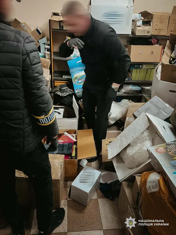 Виносили десятки тисяч доларів: у Луцьку викрили «гастролерів», які обкрадали авто (фото)