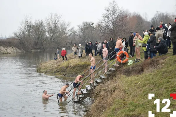 Як занурювалися волиняни в крижану воду (ФОТО, ВІДЕО)