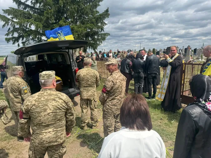 На Волині провели в останню дорогу Героя Андрія Цимбалюка (фото)