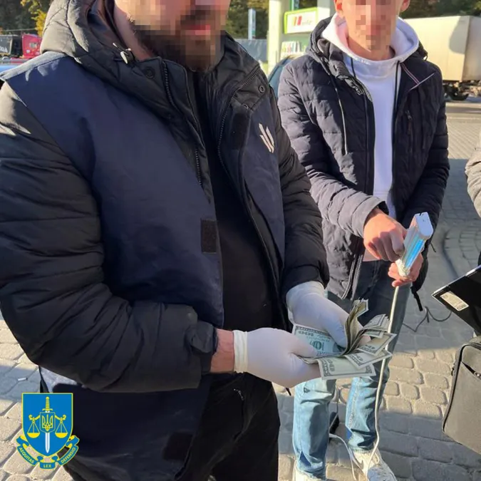 «Відкати» волинським податківцям від підприємців: відомо, хто погорів на хабарі