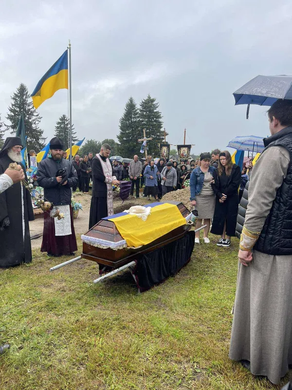 На Волині провели в останню дорогу полеглого воїна Віктора Копетюка (фото)