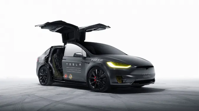 Скільки коштує електромобіль Tesla в Україні (фото)