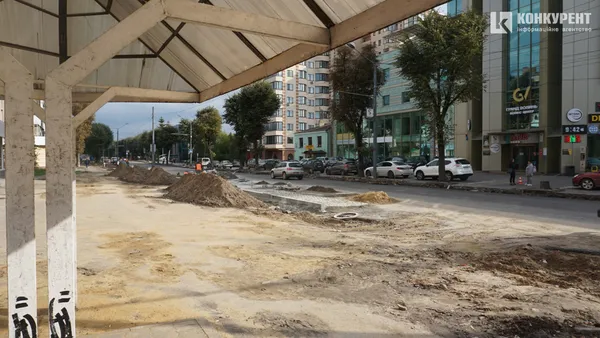 Їздять, ходять, ремонтують: що відбувається на проспекті Волі у Луцьку (фото)