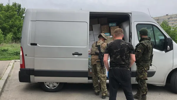 «Свідомі» привезли «сімейні пакунки» у звільнені від окупації містечка Харківщини (фото)