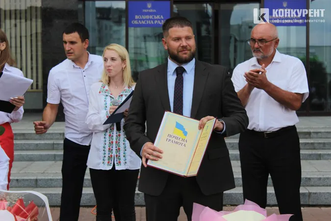 У Луцьку спортсменам з інвалідністю урочисто вручили мікроавтобус (фото)