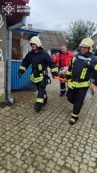 У селі на Волині із погреба витягнули літнього чоловіка (фото)