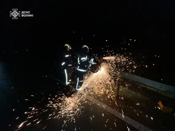 У Колках автомобіль врізався у відбійник (фото)
