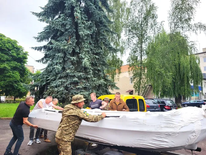 Ковельська громада передала морпіхам човни Whaly 435 (фото)