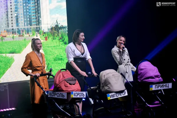 Тверк, «Я же мать» та чоловік на підборах: у луцькому «Промені» запалив «Жіночий квартал» (фото)