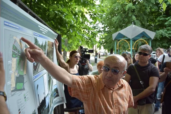 Сквер на місці квіткового ринку в Луцьку оновлять до липня (фото) 