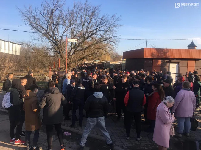 Демонтаж на Старому ринку в Луцьку: знову розгорівся конфлікт (фото)