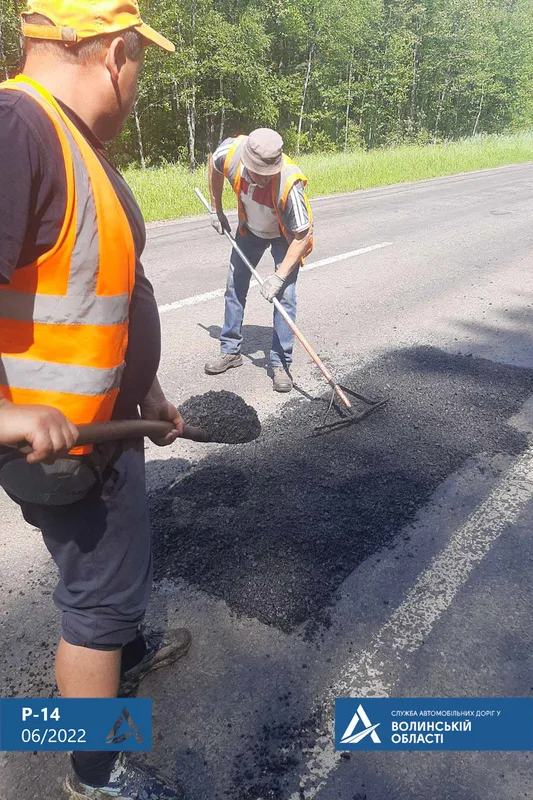 На Волині ремонтують дорогу між двома колишніми райцентрами (фото, відео)