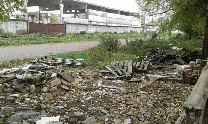 Лучан каратимуть за гілля та будівельні відходи у сміттєвих контейнерах (фото)