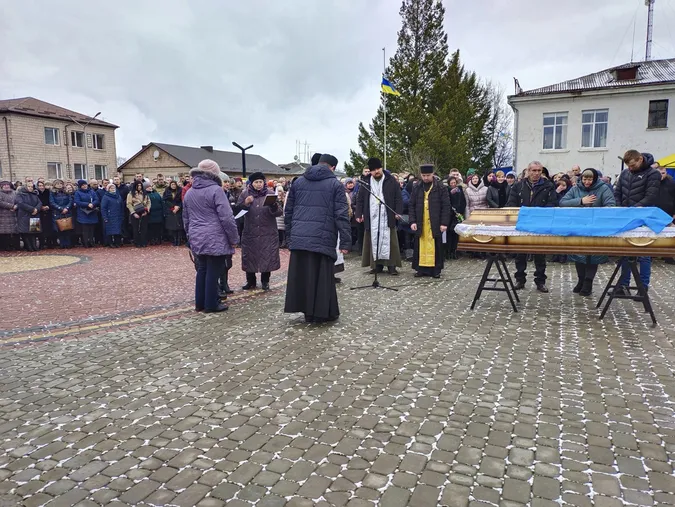 На Волині попрощалися із загиблим під Мар'їнкою Володимиром Фірчуком (фото)