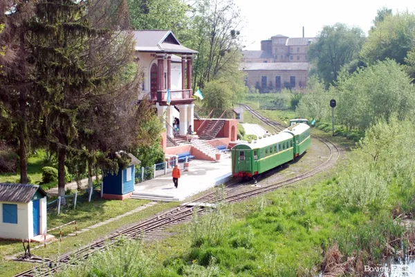 Десятки лучан прийшли на відкриття дитячої залізниці (фото)