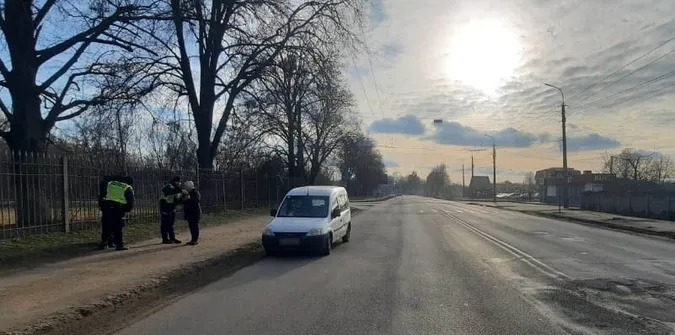 У Луцьку автівка збила на переході школяра (фото)