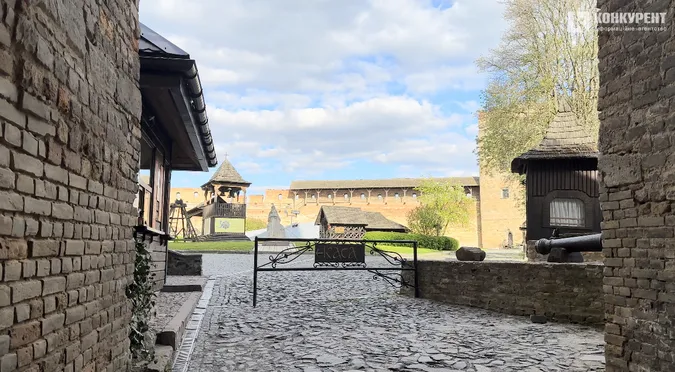 Спокійно і затишно: яка весна у Луцькому замку (фото)