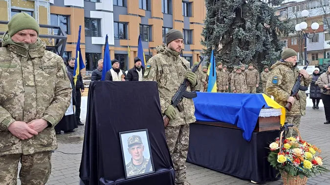 Перший бій став останнім: у Ковелі поховали воїна Ярослава Лукашука (фото)