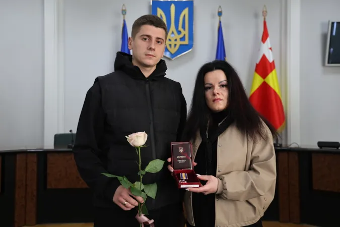 У Луцьку вручили державні нагороди родинам загиблих Героїв (фото)
