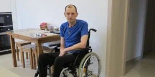 Після важкого поранення та інсульту: ветерану з Волині допомогли з електрокріслом (фото)