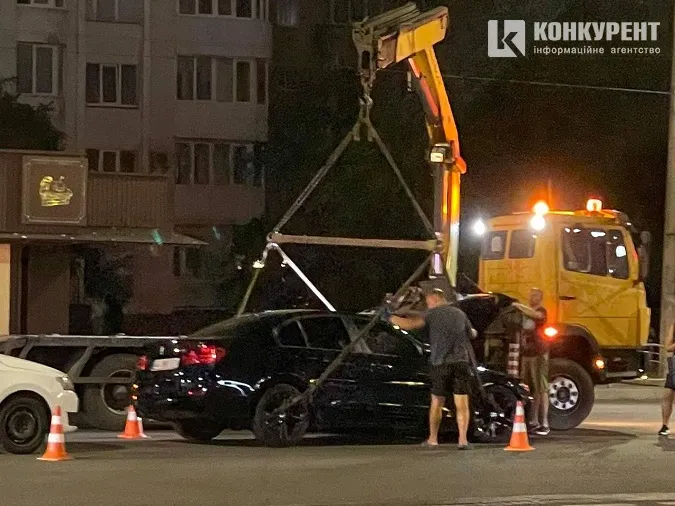 У Луцьку на Соборності – великий затор: «беху» забирає евакуатор (фото)
