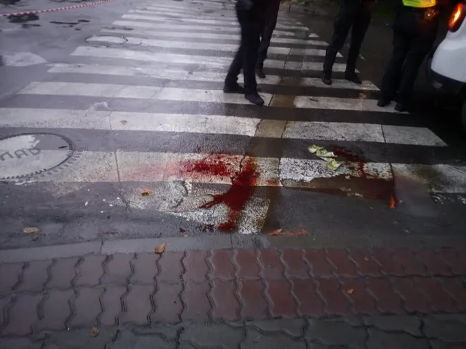 Зривав номери з автівки: у Луцьку чоловік розбив голову під час затримання патрульними (відео)