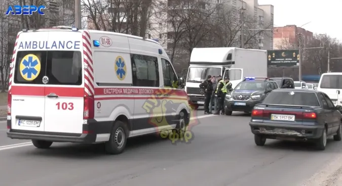 Конфлікт із ТЦК у Луцьку: водій Mercedes-Benz намагався втекти, а поліція відкрила вогонь