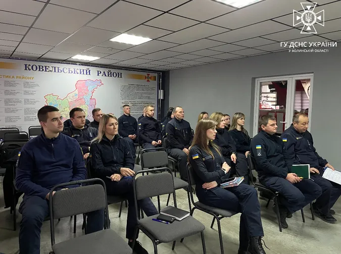 На Волині психологиня розвантажувала та згуртовувала рятувальників (фото)