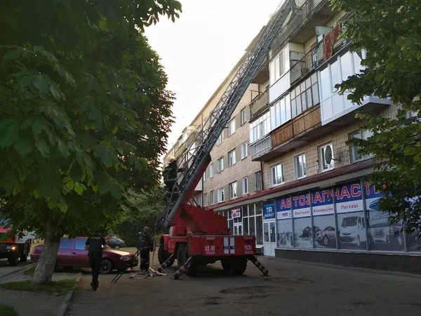 У Луцьку горить житловий будинок (фото, відео, оновлюється)