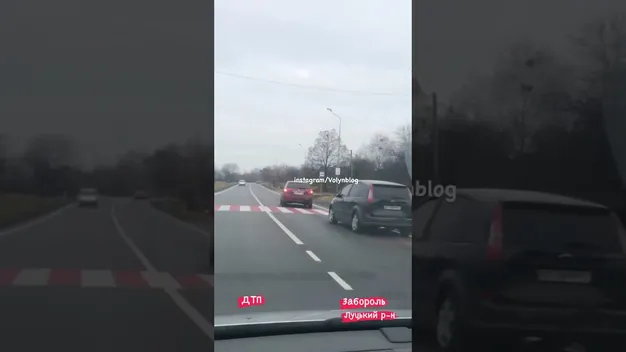 У селі біля Луцька сталася ДТП за участю трьох автомобілів (відео)
