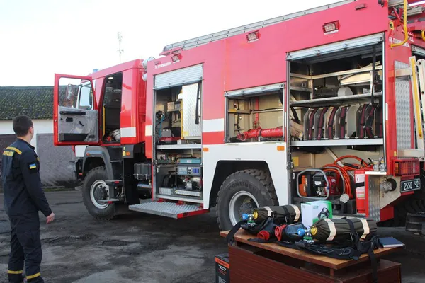 Волинські рятувальники отримали новий пожежний автомобіль (фото)