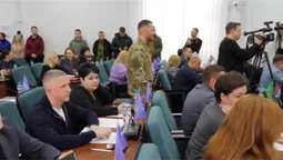 «Йдіть у піхоту – буде сміливість тиснути правильні кнопки», –  військові у Луцькраді (відео)