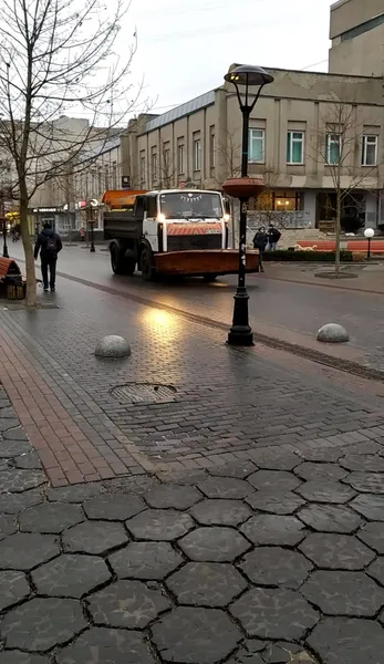 Як у Луцьку борються з ожеледицею (фото)
