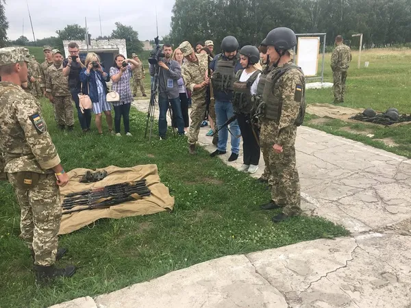 Губернатор Волині стріляє з «калаша» (фото, відео)
