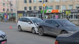 Рух – ускладнений: у Луцьку – аварія на Ковельській (відео)