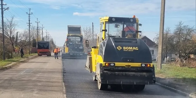 На Волині ремонтують найгіршу ділянку важливої дороги (фото)