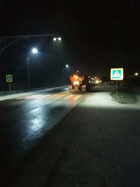 На Волині дороги від снігу очищають, але водіїв просять не їздити без потреби (фото)
