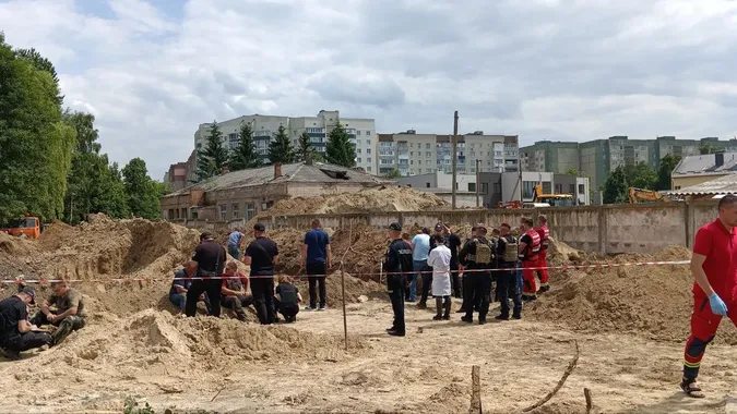 У Луцьку через обвал траншеї відкрили кримінал