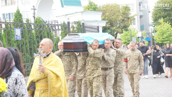 Луцьк у траурі: попрощалися із загиблим Героєм Валерієм Федюком (фото)